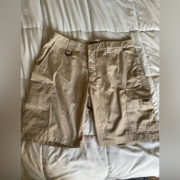 Midway USA Shorts Beige Mens Size 42 Heavy Duty Perfect - Picture 1 of 6